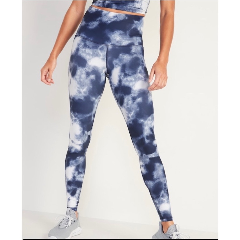 Old Navy women’s workout set - Picture 2 of 4